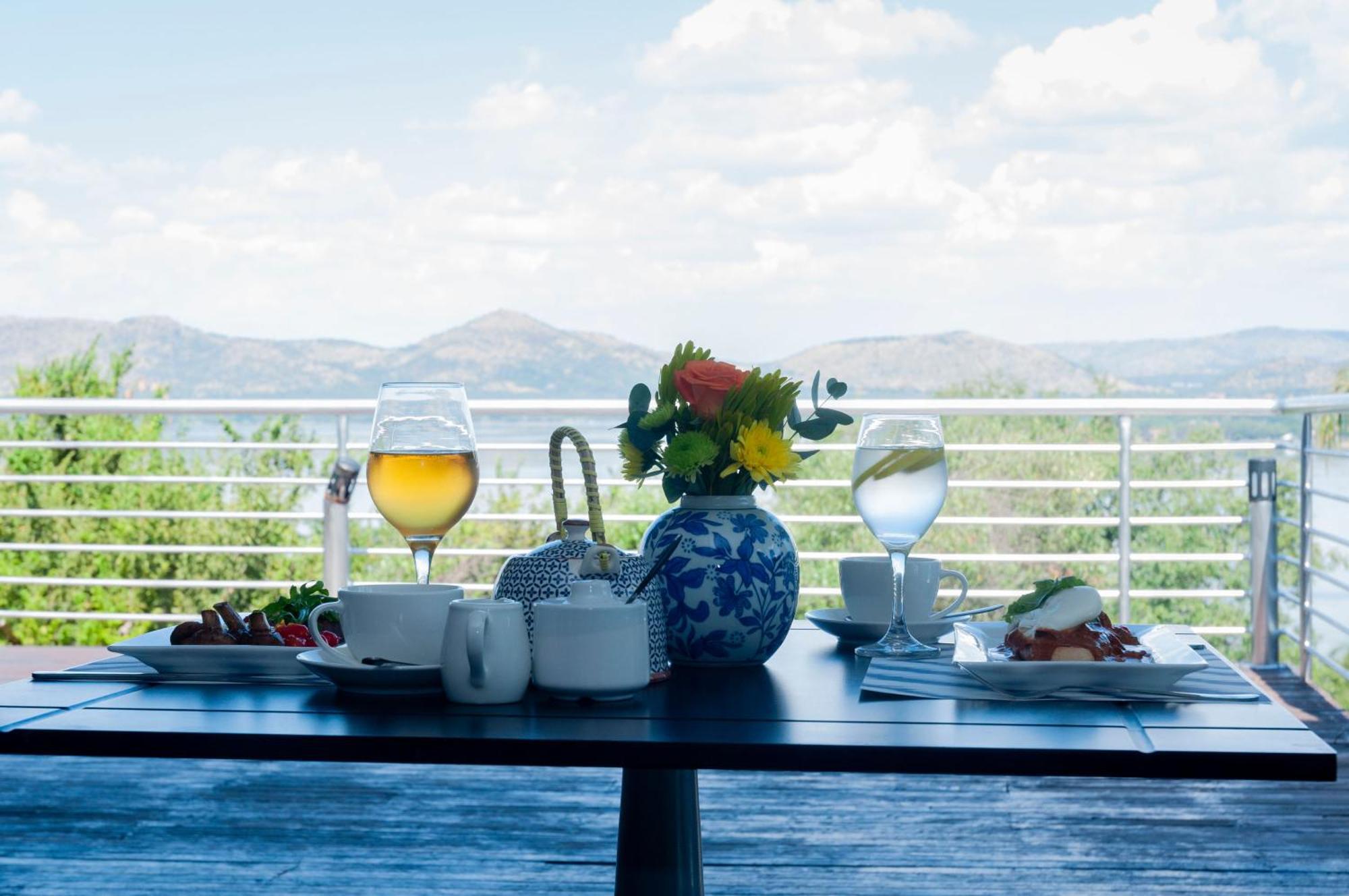 129Inharties Lodge And Spa Hartbeespoort Eksteriør billede